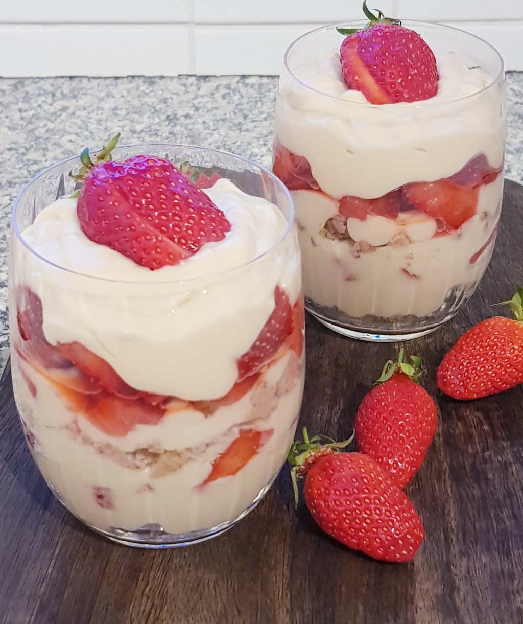 Verrines de fraises et crème au citron