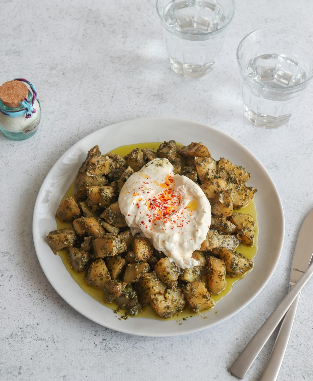 Salade tiède de pommes de terre au pesto &&nbsp;burrata
